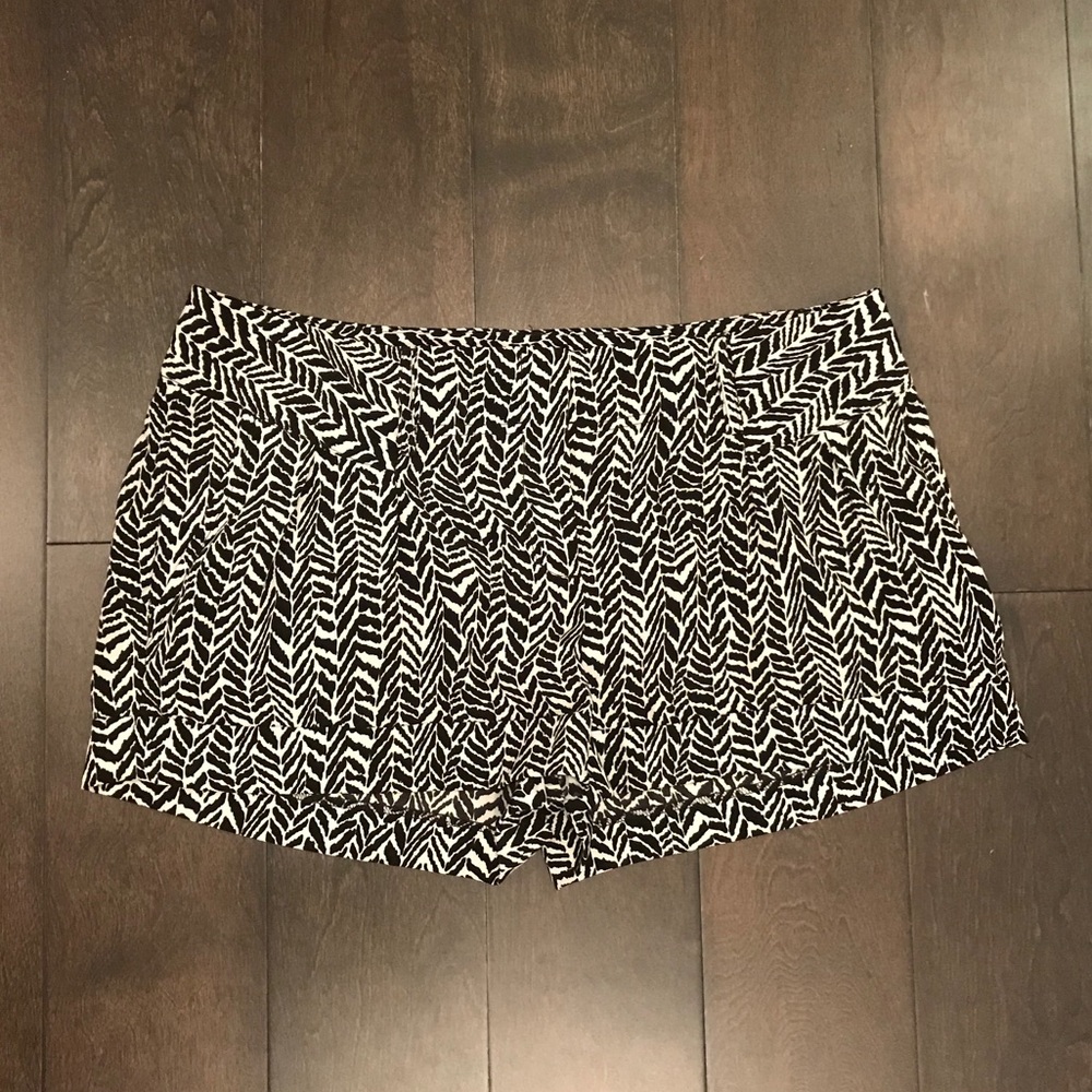 • EXPRESS SHORTS •